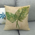 Gros plan d'une taie d'oreiller en lin avec motif feuilles de monstera vertes - 45x45 cm / Style 10(10)