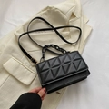 Minimalistische zwarte geometrische gewatteerde crossbodytas met riem en ketting - Zwart