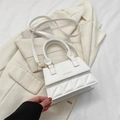 Mini borsa a tracolla bianca con trama trapuntata a rombi e finiture dorate lucide - Bianco