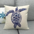 Gros plan d'une tortue de mer à l'aquarelle bleue sur une housse de coussin en lin - Style Tortue Aquarelle Bleue (6) / 45x45 cm