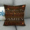 Detail van rode linnen kussensloop met herfstcitaten en patronen van esdoornbladeren - Thanksgiving Stijl 6