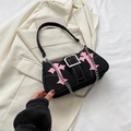 Schwarze Canvas Unterarmtasche im Gothic-Stil mit rosa Kreuzen und silberner Kette - Schwarz