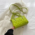 Petit sac à main carré vert néon en similicuir avec surpiqûres ondulées et fils blancs - Vert