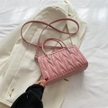 Sac bandoulière rose matelassé avec texture plissée et bandoulière réglable tendance - Rose