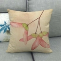 Leinen-Kissenbezug mit gelbem Ahornblatt-Druck auf grauem Sofa für Herbstdekoration - Samara Muster (1)