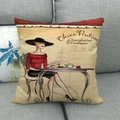 Modischer Leinen-Kissenbezug mit Vintage-Illustration einer Dame im Café im französischen Stil - 45x45 cm / Französischer Roter Outfit Cafe-Stil (1)