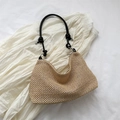 Minimalistische beige gewebte Strohtasche mit schwarzem geknotetem Lederriemen - Schwarz