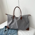Bolso de viaje gris grande con asas de cuero marrón y tela de nailon impermeable - Gris