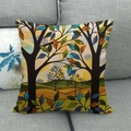 Leinen-Kissenbezug mit buntem Wald- und Baummotiv auf einem grauen Stoffsofa - 45x45cm / Schwarzer Stamm Gelbe Hügel Landschaft (9)