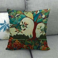 Federa in lino con motivo ad albero dipinto a olio su un divano grigio - Albero Lussureggiante Tronco Rosso Foglia Verde (1)