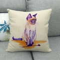 Housse de coussin en lin avec imprimé aquarelle de chat siamois sur un canapé gris - Style Chat Siamois Aquarelle(3)