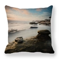 Détail de l'imprimé coucher de soleil sur la texture de la housse de coussin en lin - Coucher de Soleil Rochers de Plage (4)