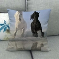Funda de cojín cuadrada de lino y algodón con caballos blancos y negros en el agua - Caballos Blanco Y Negro Corriendo Reflejo Agua Poco Profunda (13)