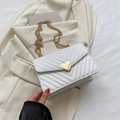 Borsa a tracolla bianca in pelle PU con motivo trapuntato a V e chiusura a cuore - Bianco