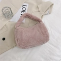 Elegante bolso de mano rosa suave en felpa con textura de pelo sintético y asa - Rosa