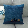 Housse de coussin en lin Halloween avec sorciers et citrouilles sur fond de canapé bleu - Trois Sorciers Lanterne Citrouille (2) / 45x45 cm