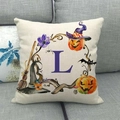 Federa per cuscino Halloween con lettera L e illustrazione ad acquerello di zucca sul divano - Lettera L Viola (12) / 45x45cm