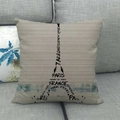 Leinen-Kissenbezug mit Eiffelturm-Wortkunst auf grauem Sofa, zeigt Stoffstruktur - Black and White Stripe Silhouette Style (4)