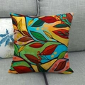 Leinen-Kissenbezug mit buntem Waldbaum-Druck vor grauem Sofa-Hintergrund - 45x45cm / Gradient Überlappende Blätter Beeren (15)