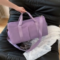Große lila Damen Reisetasche aus Nylon mit goldenen Details für Reisen und Fitness - Lila