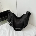 Sac croissant noir plissé avec texture matelassée et petit porte-monnaie rond amovible - Noir