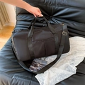 Sac de sport noir en nylon avec compartiment humide et détails dorés pour le voyage - Noir