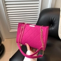 Magenta felt tote bag with diamond quilting and gold chain strap in variant style - Rose Red