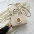 Sac à main en paille tressée crème avec détail marguerite et bandoulière réglable - Blanc Cassé