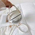 Weiße Basketball Handtasche aus PU-Leder mit schicker goldener Metallkette - Weiß