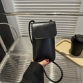 Bolso bandolera para móvil en cuero negro brillante con correa cilíndrica delgada - Negro