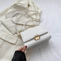 Minimalistische weiße Tasche mit Krokodilmuster und goldenem Verschluss für Damen - Weiß