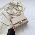 Beige Umhängetasche mit Krokodil-Klappe und dekorativem geknotetem Handgriff - Khaki