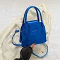 Borsa a tracolla blu elettrico con trama a squame metalliche e manico per donna - Blu Reale