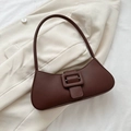 Borsa baguette marrone scuro minimalista con fibbia in pelle e tracolla elegante - Marrone