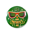 Détail d'un badge de la Saint-Patrick avec trèfle et motif à carreaux vert sur blanc - Style Lunettes de Soleil Trèfle (sptlk001-15)