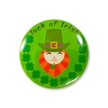 Détail du badge en fer-blanc de la Saint-Patrick avec gnome irlandais et trèfles - Style Luck of Irish Gnome (sptlk001-16)