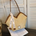 Borsa tote minimalista in paglia beige con manici in pelle marrone e nastro bianco - Cachi & Marrone