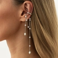 Ear cuff plateado con perlas de imitación en cascada y borlas en perfil de modelo - Estilo de Colgante de Perlas de Plata (3790)