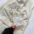 Mini sac gelée transparent en PVC avec chaîne dorée sur un blazer texturé - Blanc