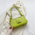Borsa sottobraccio minimalista verde erba in ecopelle con bottone decorativo e tracolla annodata - Verde