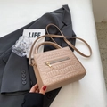 Retro beige crocodile embossed handbag for women with gold zipper and shoulder strap - Khaki