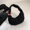 Bolso hobo negro con textura de burbujas y diseño plisado en 3D para el uso diario - Negro