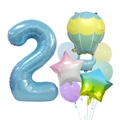 Détail du set de ballons macaron avec numéro 2 bleu, montgolfière et ballons en étoile - Style Montgolfière Numéro Deux