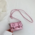 Mini borsa a tracolla rosa metallizzato con catena in acrilico e finitura a specchio - Rosa