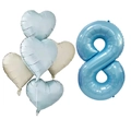 Détail du ballon chiffre 8 bleu perle avec des ballons en forme de cœur en aluminium bleu - Ensemble de Ballons Chiffre 8 Bleu Perlé Et Cœur