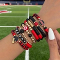 Détail de bracelets en perles Game Day rouge et noir avec breloques casque de rugby - Style Rouge Noir 8 Pièces(06764)