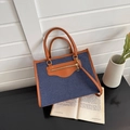 Borsa tote in denim bicolore retrò con manici in pelle marrone e grande capienza - Blu scuro