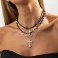 Collier multicouches gothique avec perles noires et pendentifs croix vintage argentés - Modèle à Chaîne en Cristal PU à Trois Niveaux (07486)