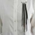 Détail de la broche épingle avec longues pampilles en perles de cristal argentées - Perles Noir Blanc Argent (00354)