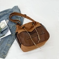 Dettaglio borsa a secchiello in nylon marrone con scritta ULTRA e tasche a rete - Marrone